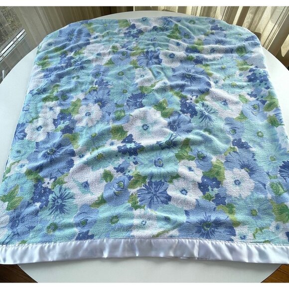 Vintage 1970s fleece blanket, blue white floral, flower power, full size bed - Picture 4 of 10